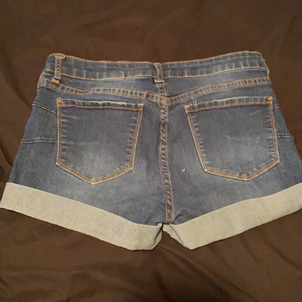 Shorts - Picture 3 of 3